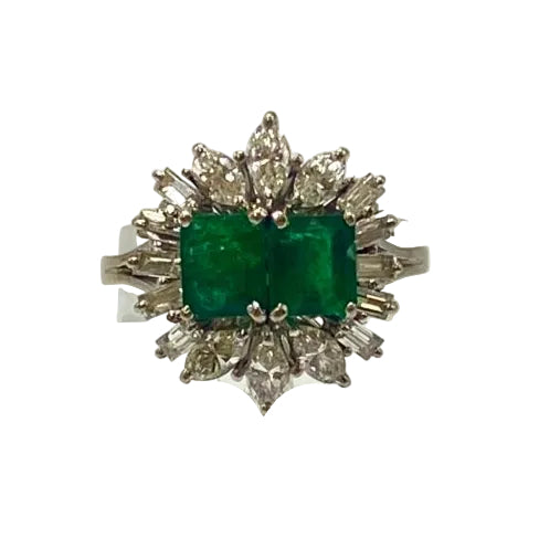Bague Entourage en or blanc, émeraudes et diamants