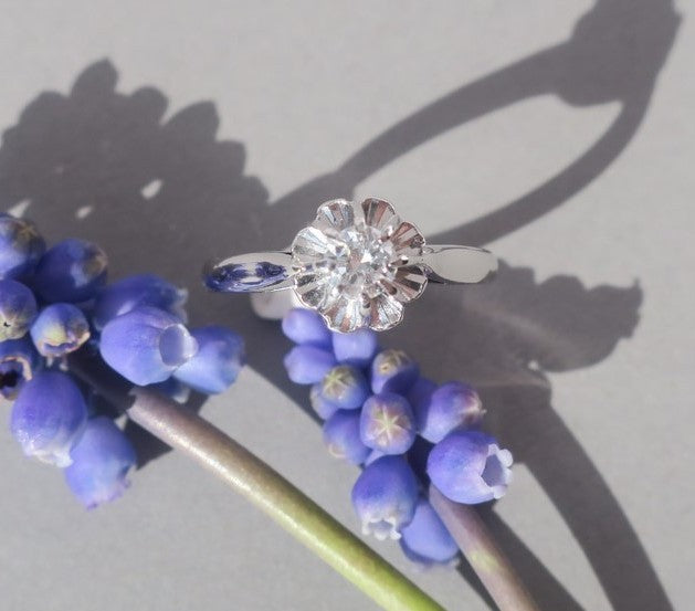 Bague Solitaire en or blanc, platine, et diamant
