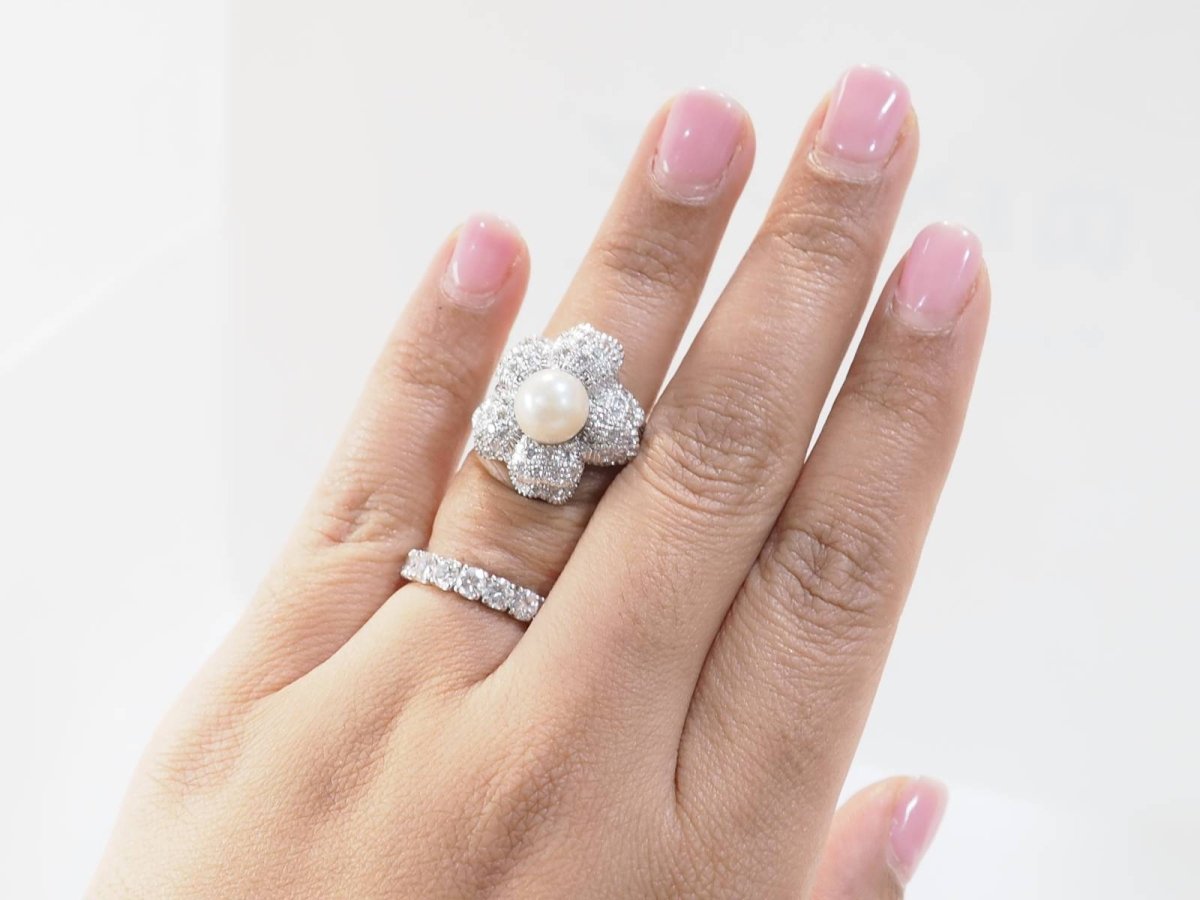 Bague Marguerite en or blanc, perle et diamants