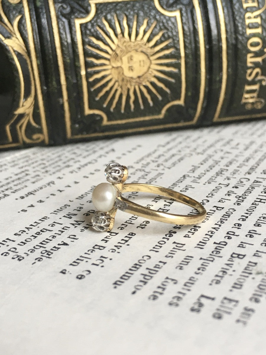 Bague Trilogie en or jaune, platine, perle et diamants