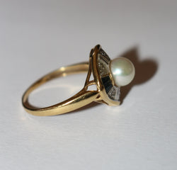 Bague en or jaune, saphirs, et perle
