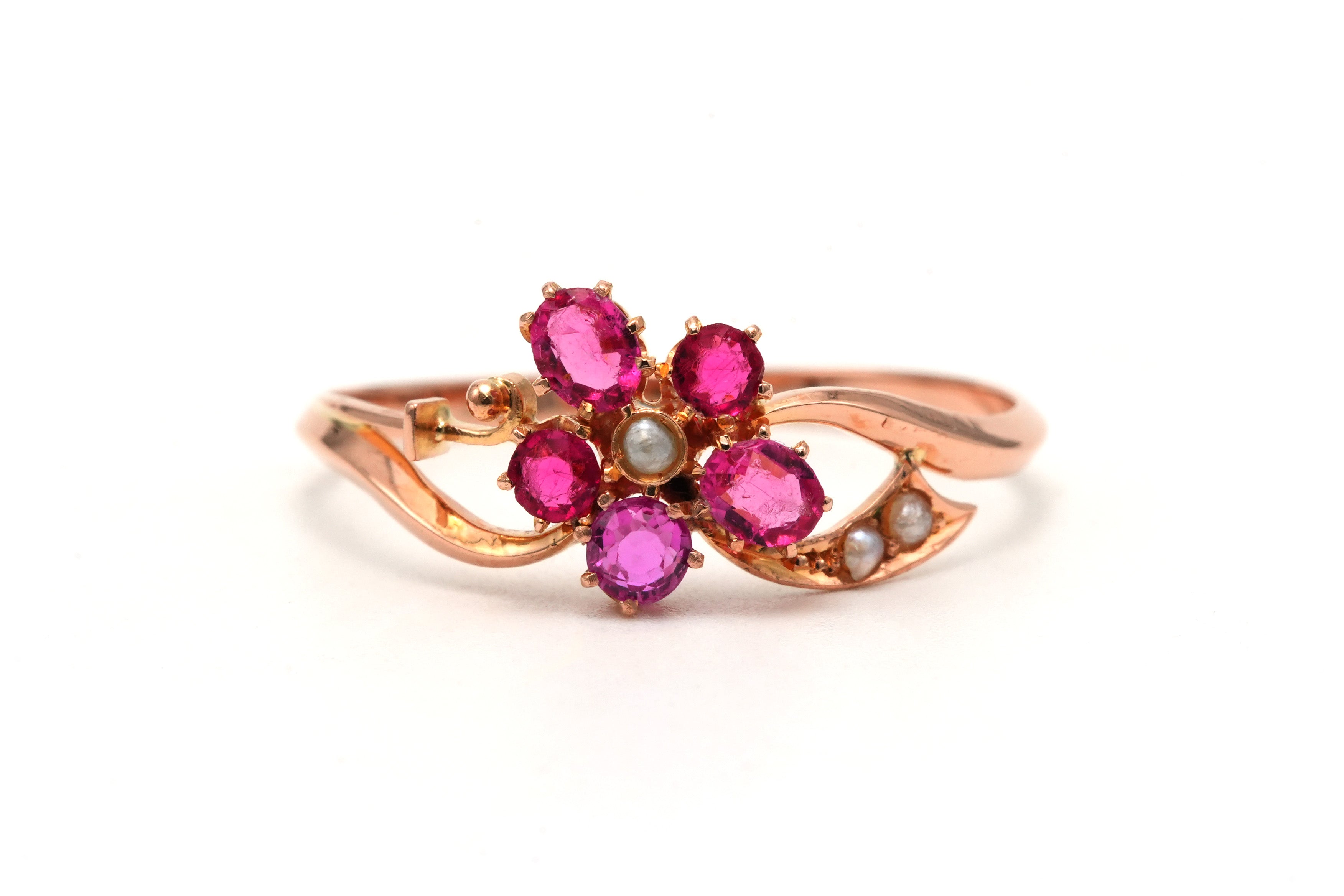 Bague en or jaune, saphirs et perles