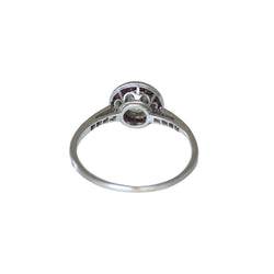 Bague Entourage en or blanc, rubis et diamants
