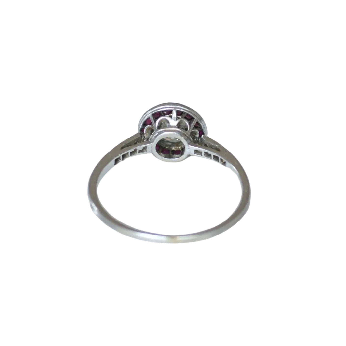 Bague Entourage en or blanc, rubis et diamants