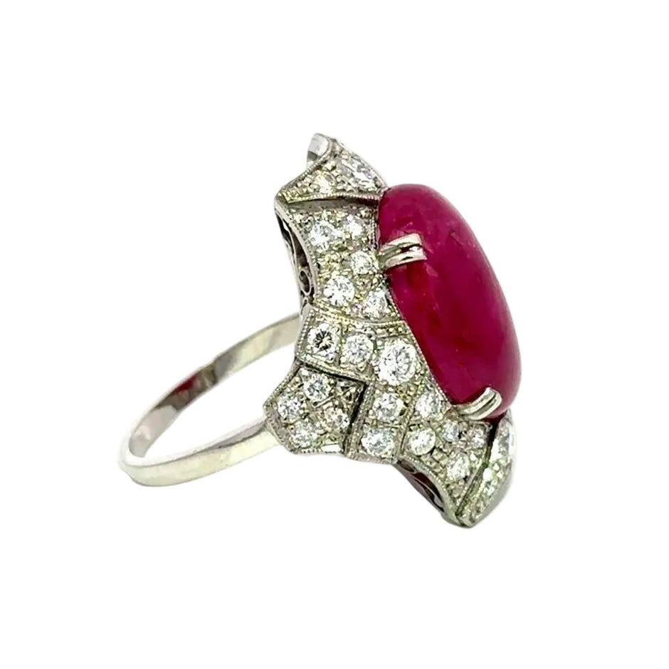 Bague Entourage en or platine, rubis et diamants
