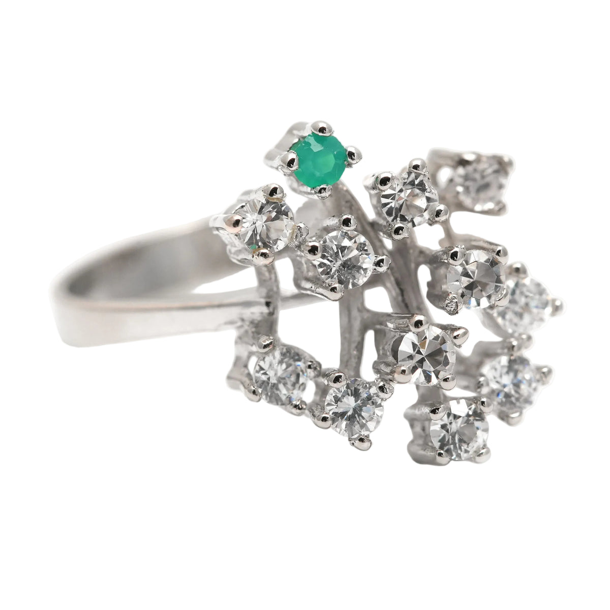Bague en or blanc, émeraude et diamants