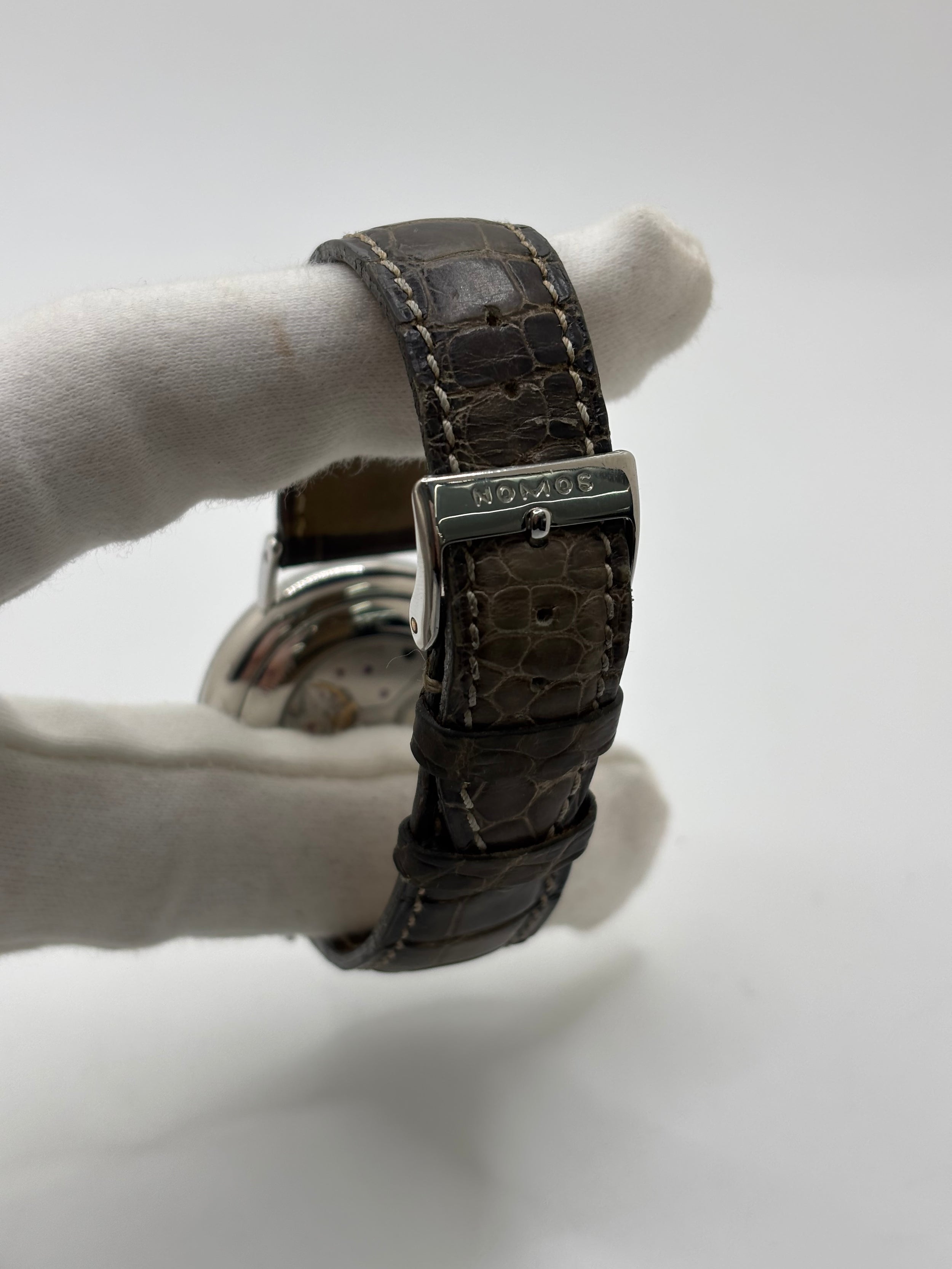 Montre NOMOS en acier et cuir