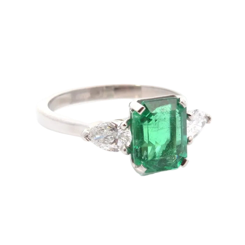 Bague Trilogie en platine, émeraude et diamants