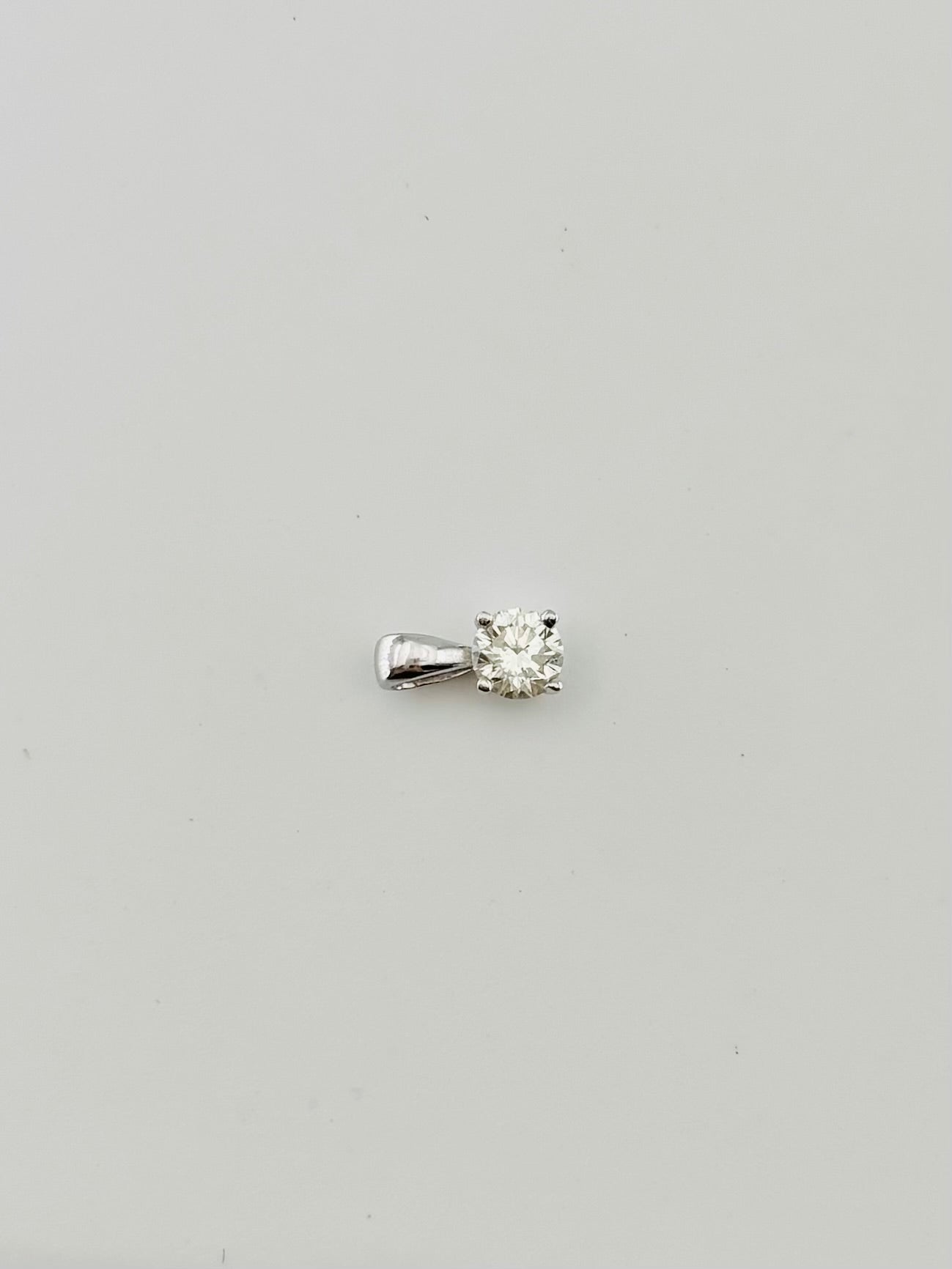 Pendentif en or blanc et diamant