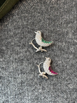 Deux broches "Oiseaux" en or blanc et platine