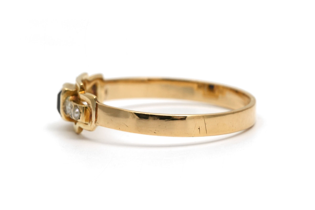 Bague en or jaune, perles et saphirs