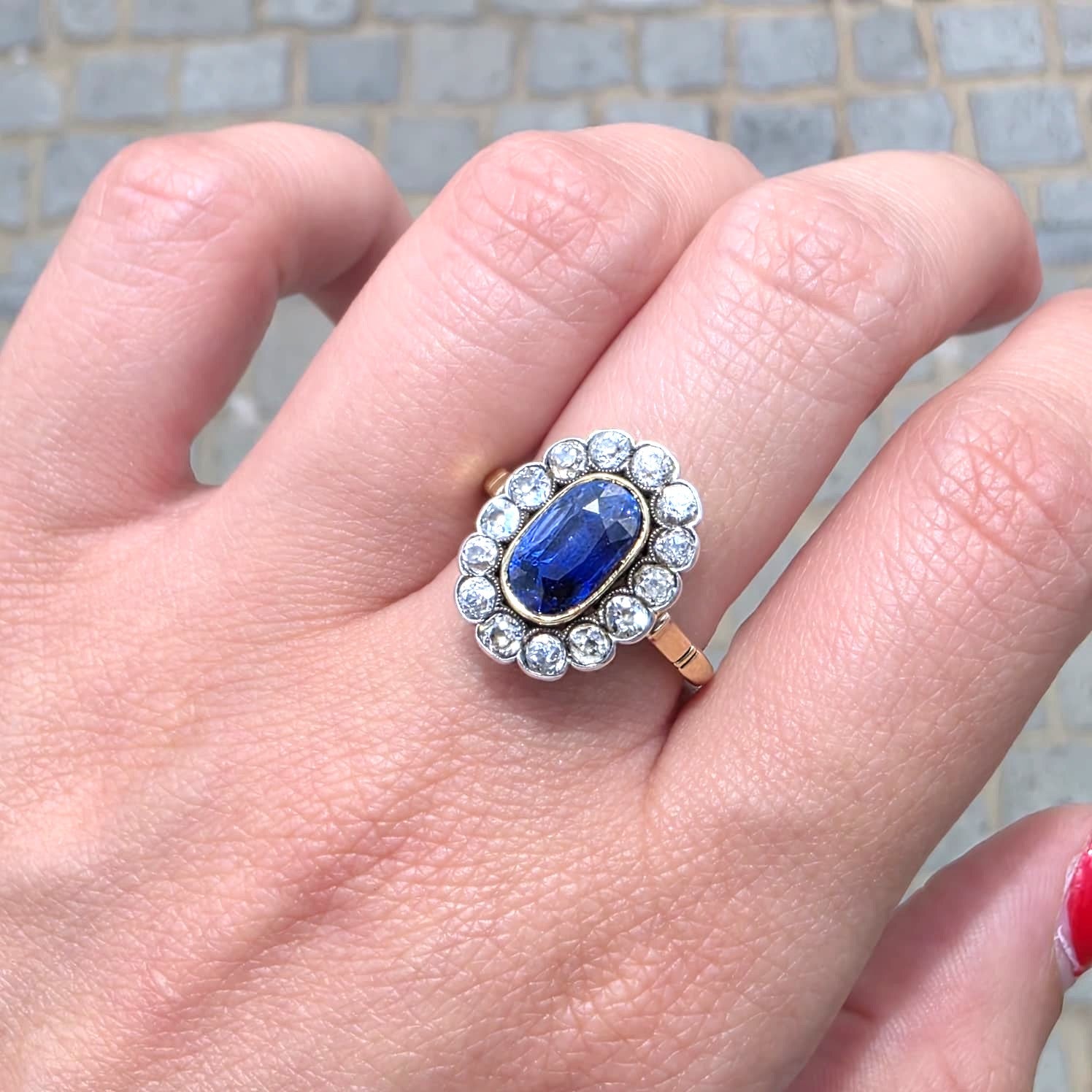 Bague Entourage en or jaune, argent, saphir et diamants