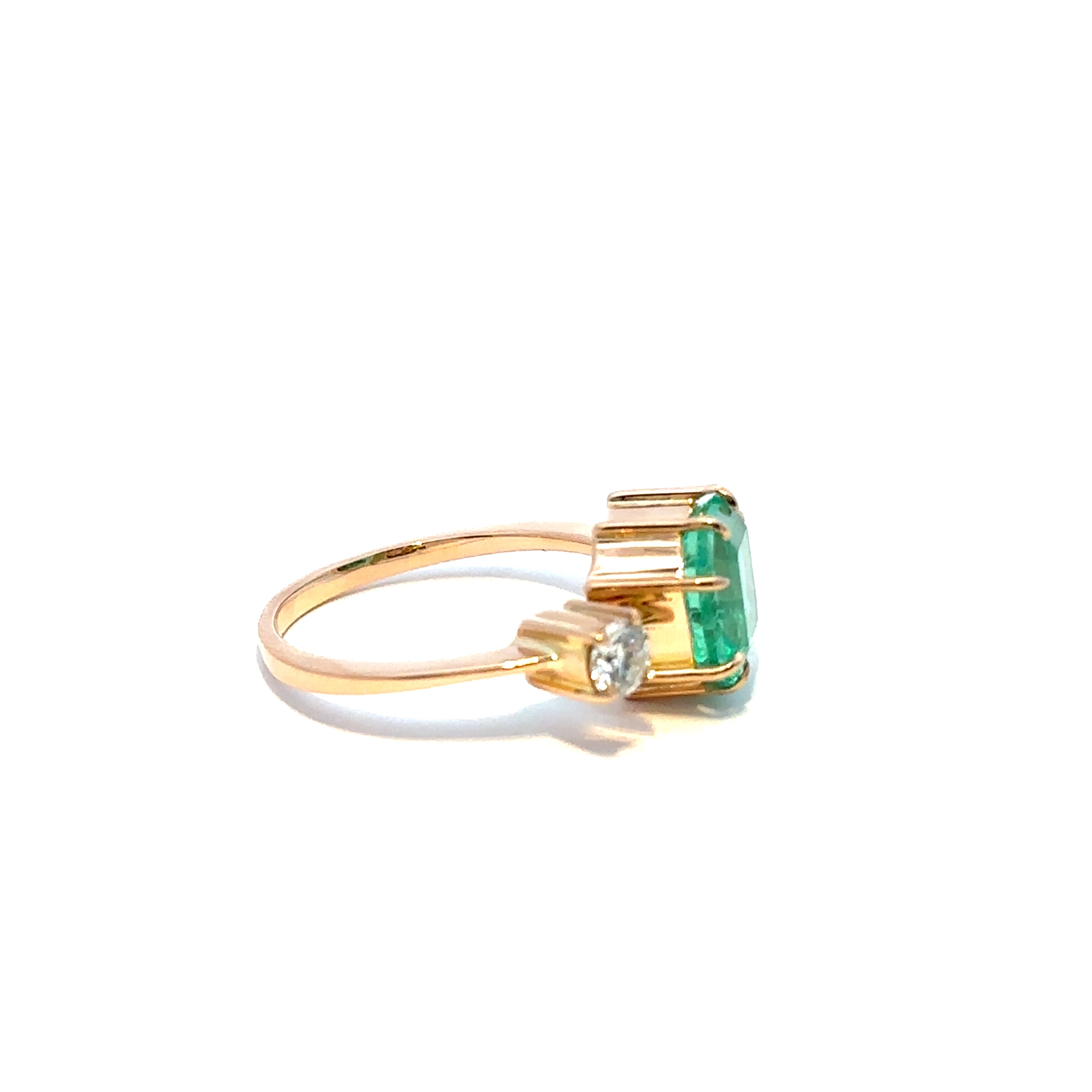 Bague Solitaire en or jaune, émeraude et diamant
