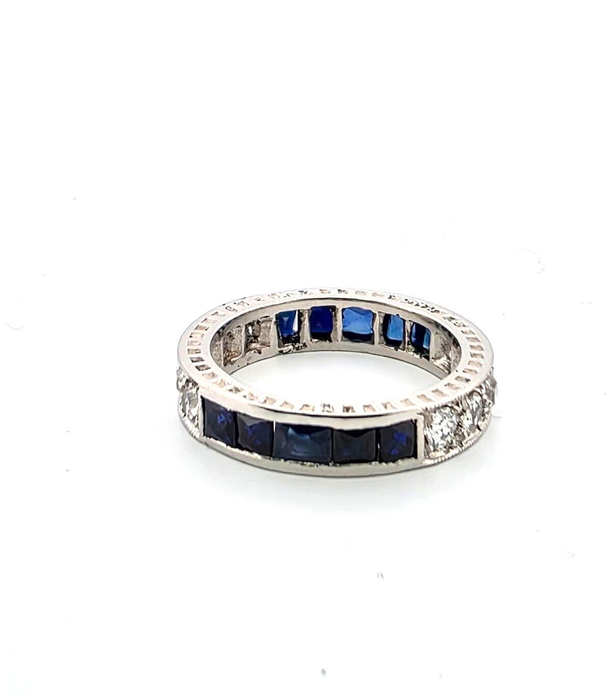 Bague Alliance en or blanc, saphirs et diamants
