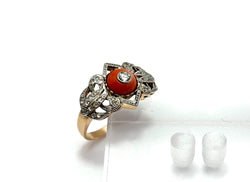 Bague Cocktail en or jaune, or blanc, platine, corail et diamants