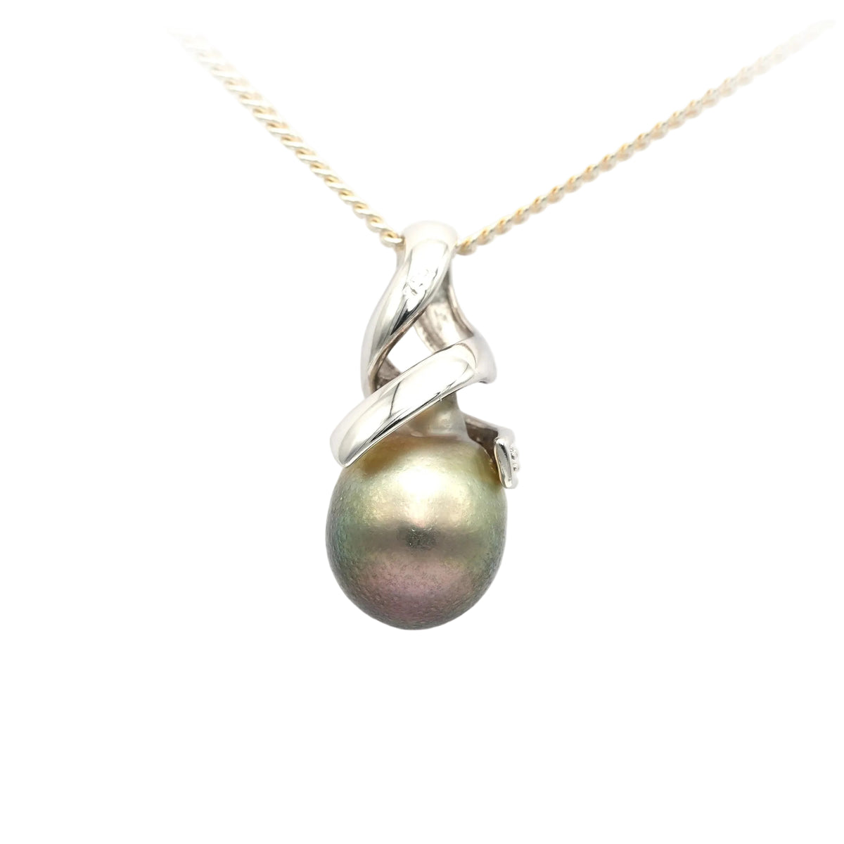 Pendentif en or blanc, perle et diamants
