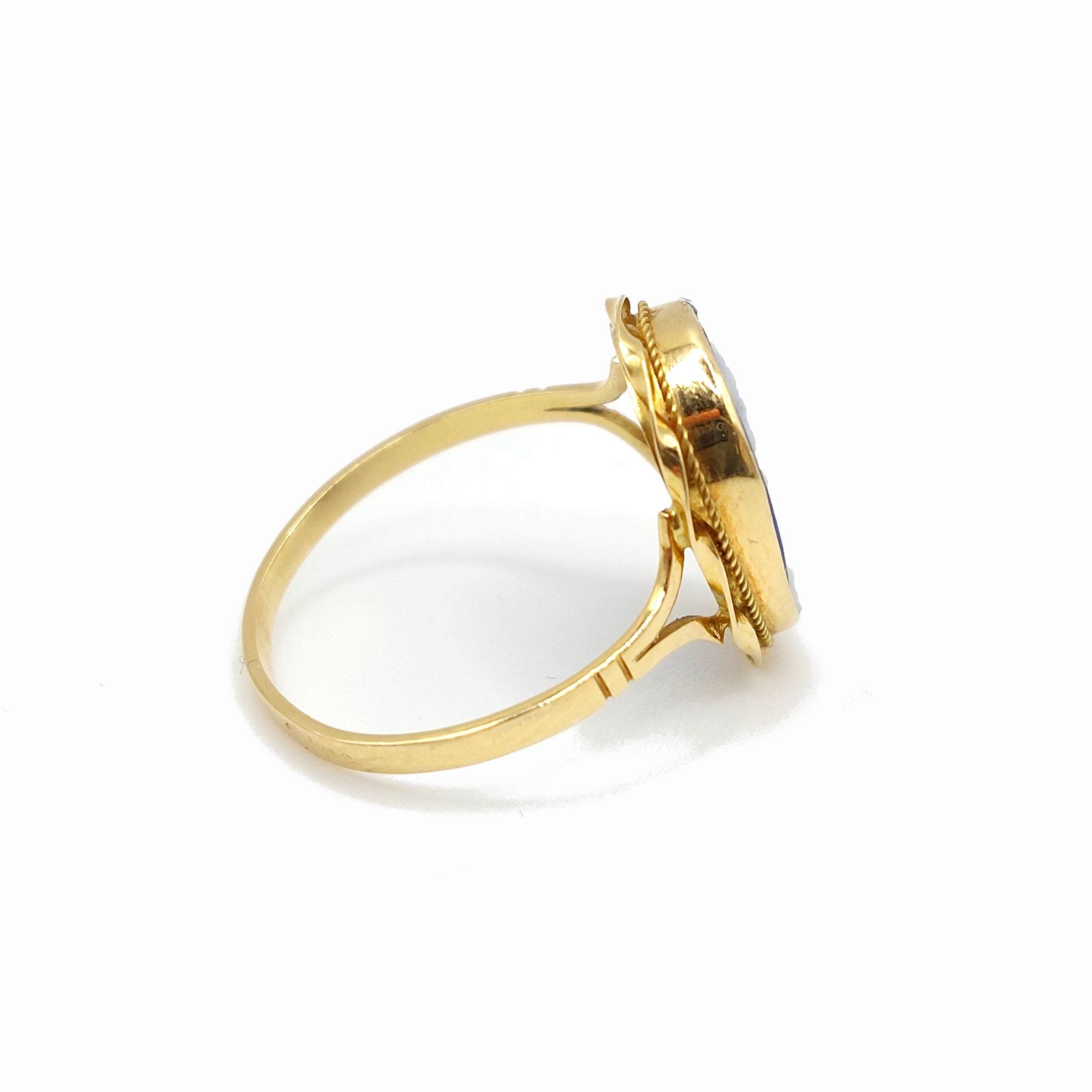 Bague en or jaune et porcelaine