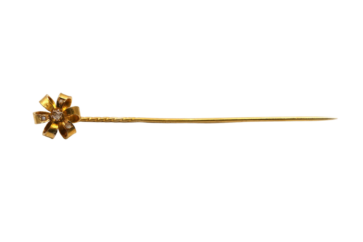 Pique à cravate en or jaune et diamant