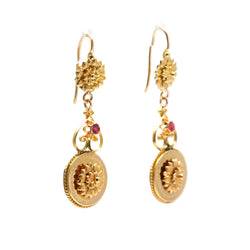 Boucles d'oreilles Pendantes en or jaune et rubis