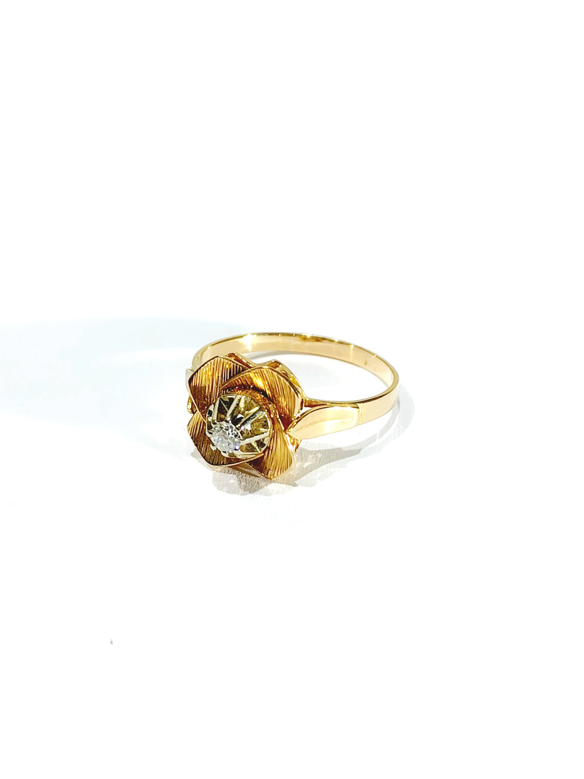 Bague en or rose et diamants