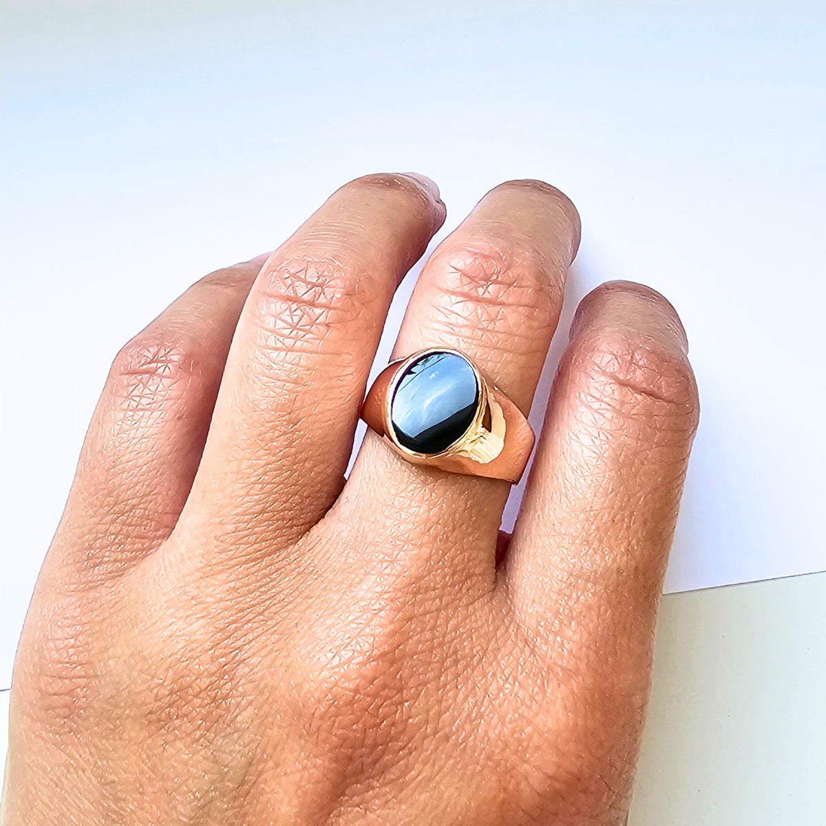 Bague Chevalière en or rose et onyx