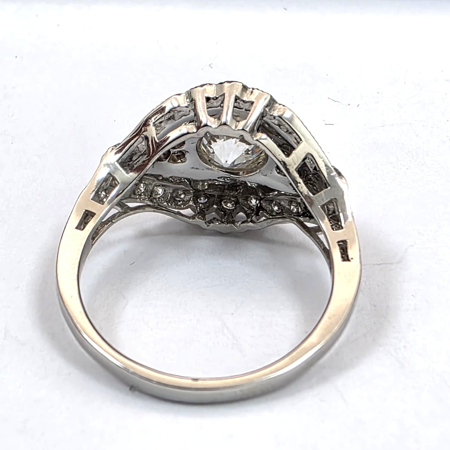 Bague en or blanc et diamants
