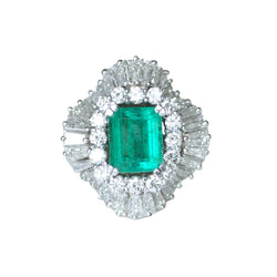 Bague Entourage en or blanc, émeraude et diamants