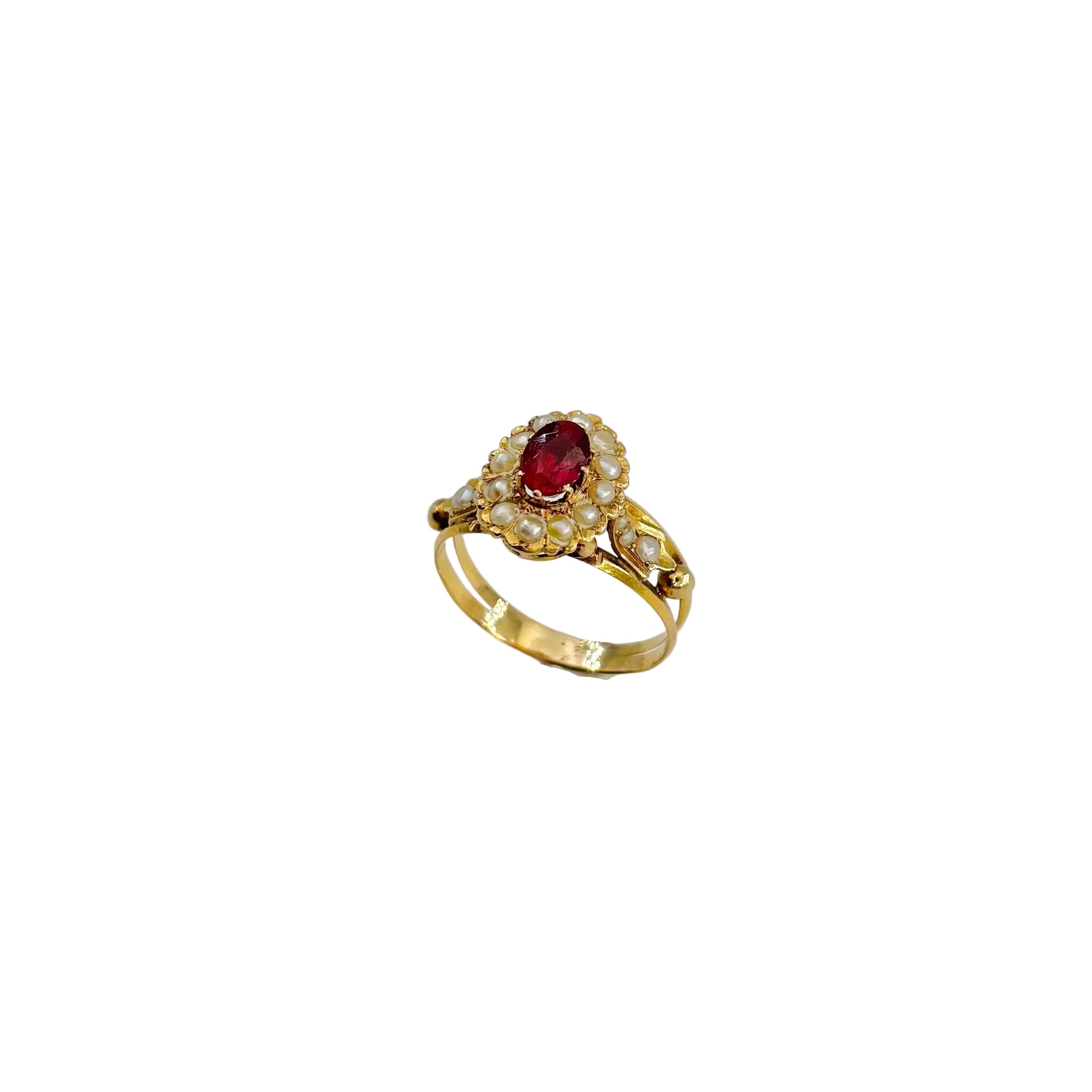 Bague Napoléon III en or jaune, grenat doublet et perles