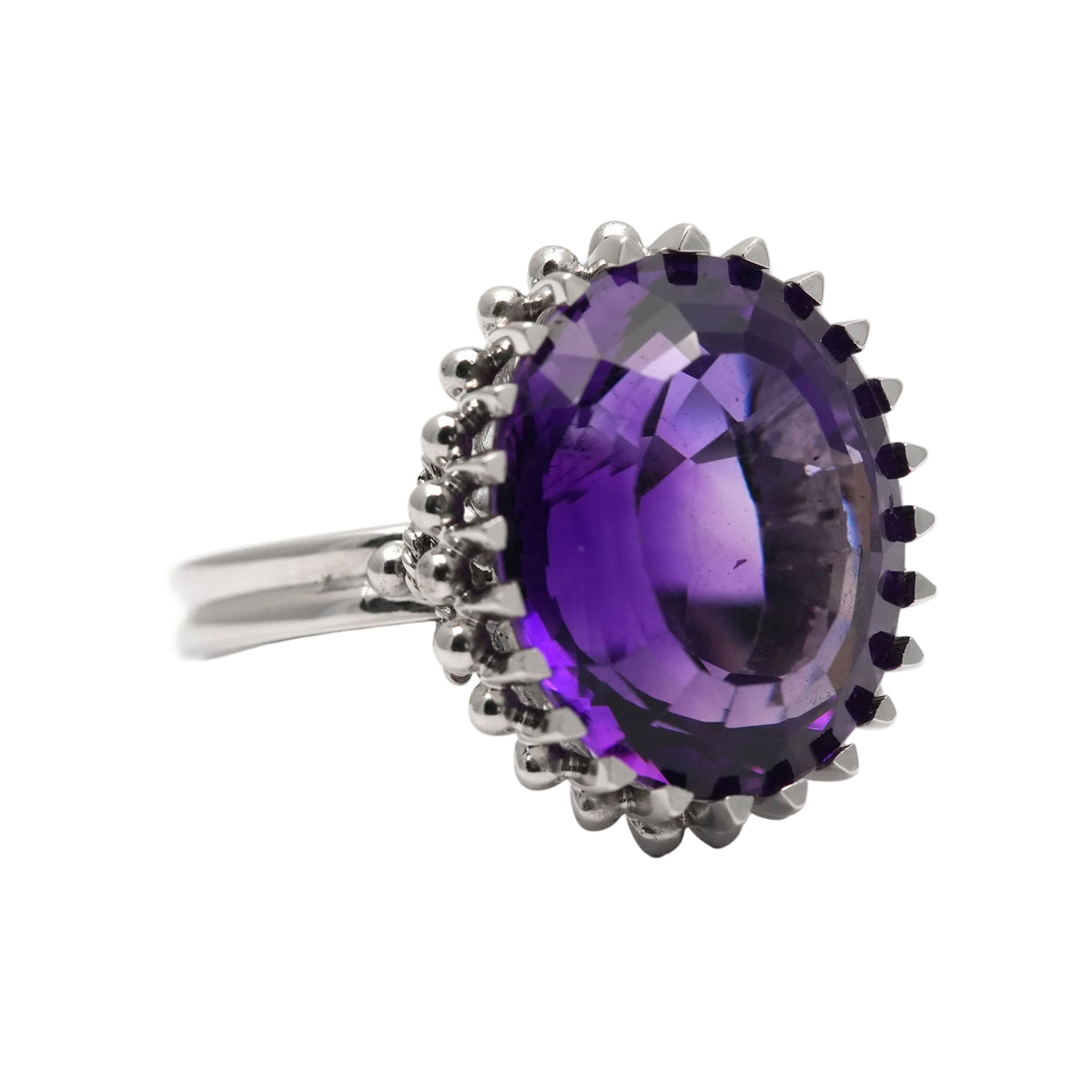 Bague Cocktail en or blanc et améthyste