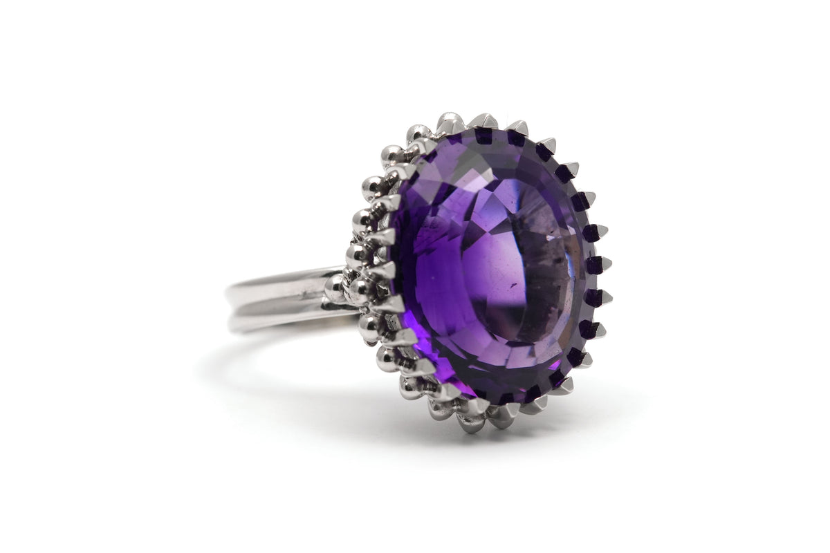 Bague Cocktail en or blanc et améthyste