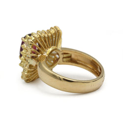 Bague Entourage en or jaune, rubis et diamants
