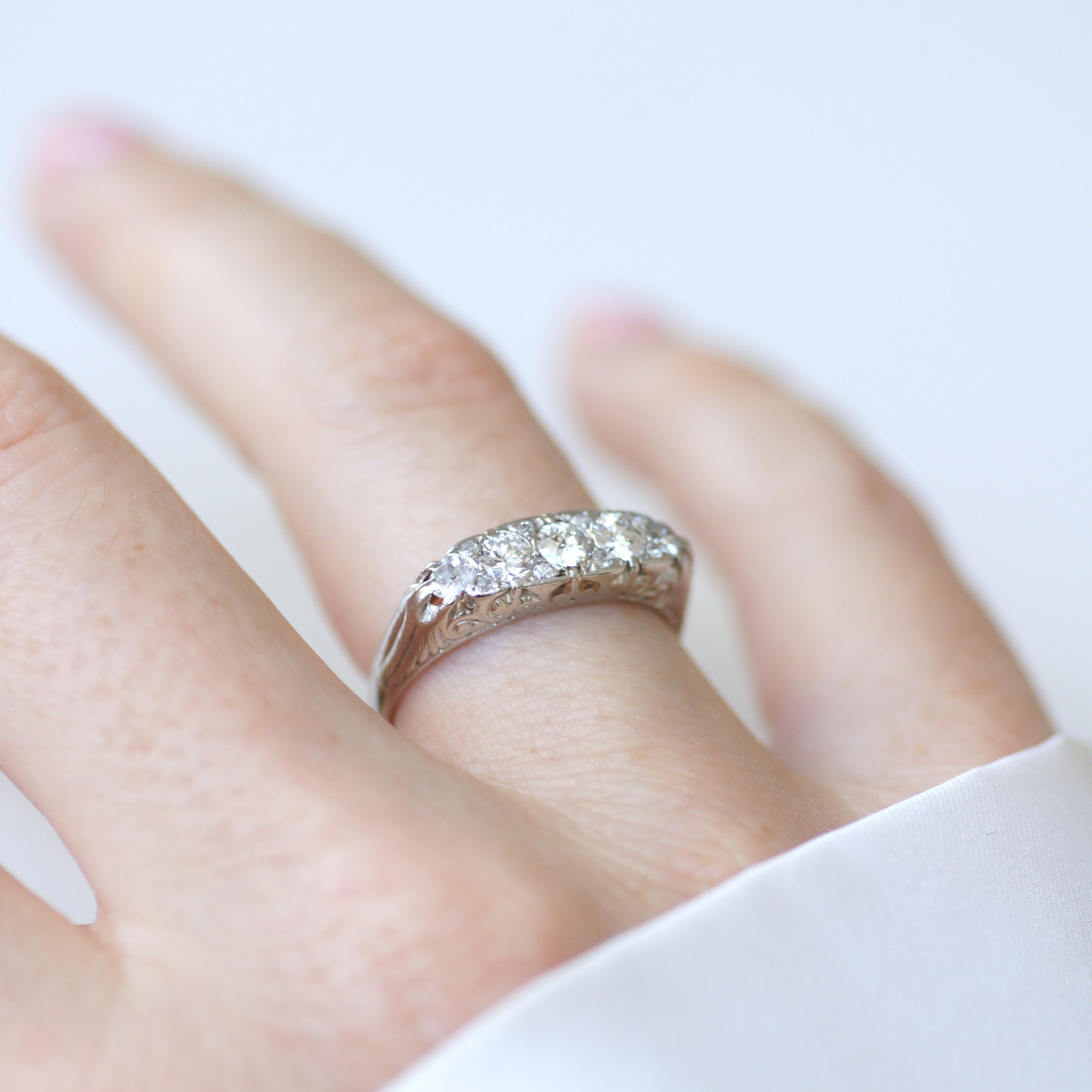 Bague Jarretière en platine et diamants