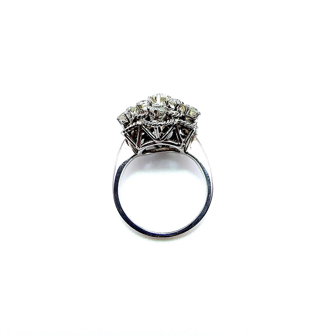 Bague Marguerite en or blanc et diamants
