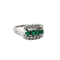Bague en or blanc, émeraudes et diamants