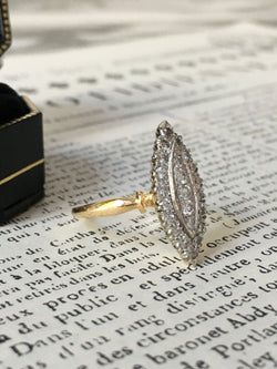 Bague Marquise en or blanc, or jaune et diamants