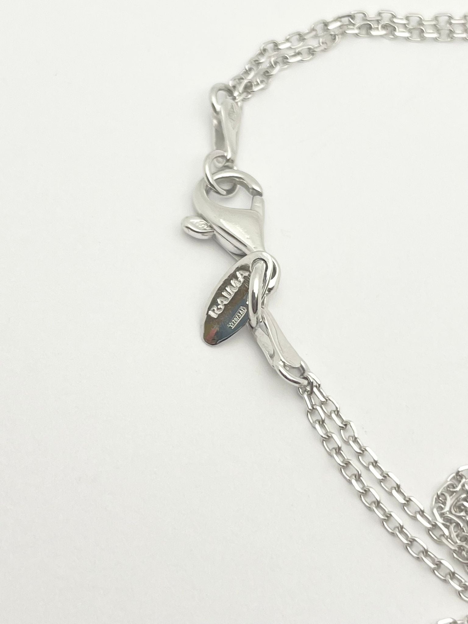 Collier Pendentif RAIMA en or blanc et diamants