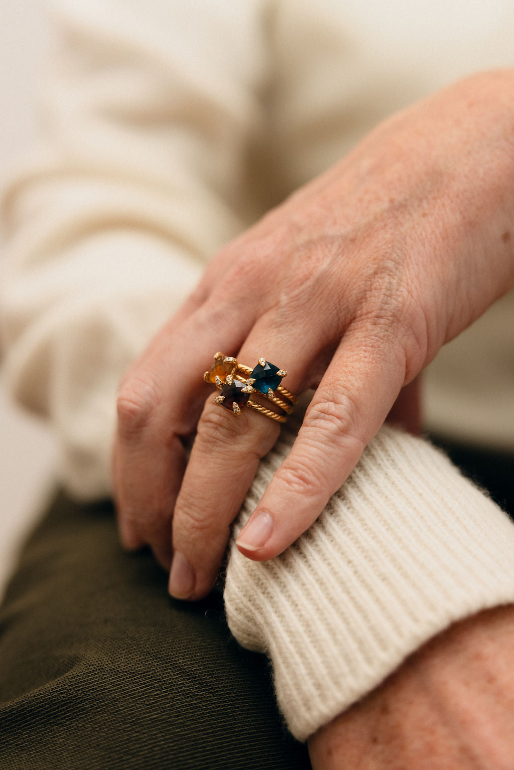 Bague Solitaire DAVID YURMAN "Chatelaine" en or jaune, grenat et diamants