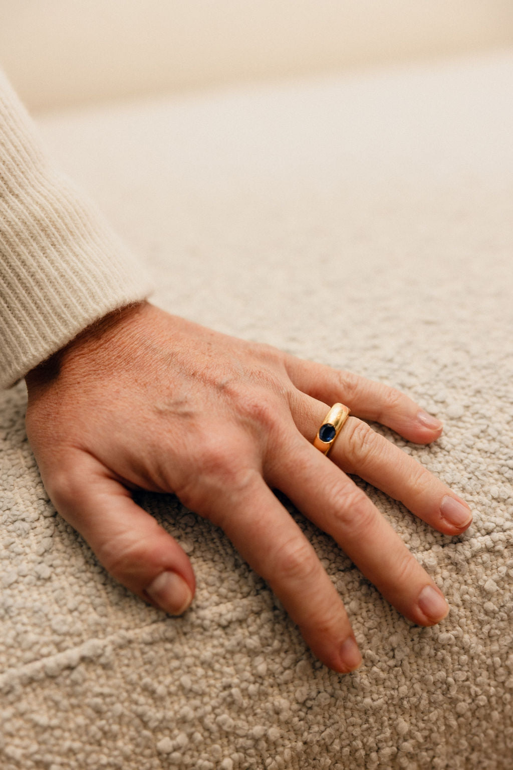 Bague Jonc FRED en or jaune et saphirs