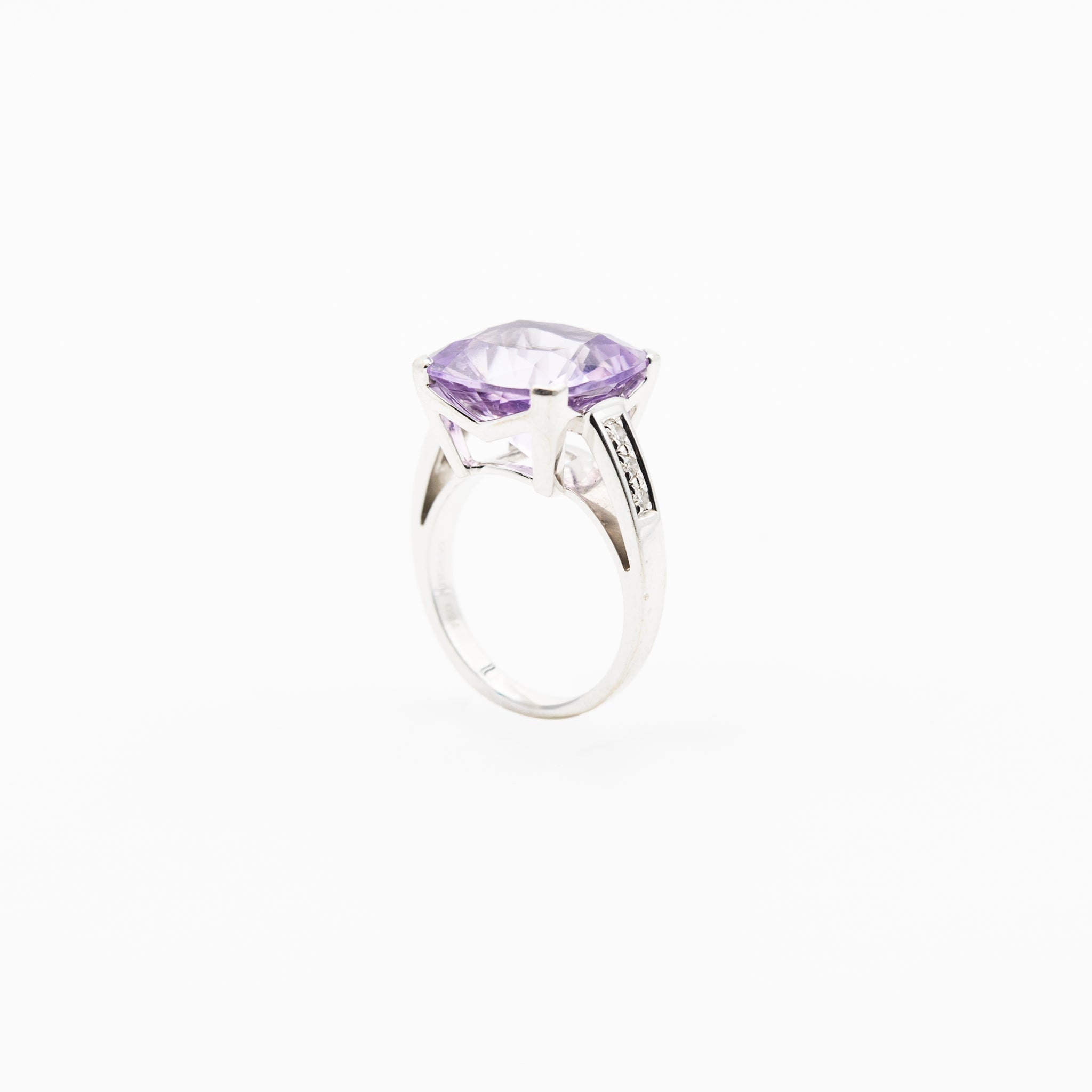 Bague Solitaire MAUBOUSSIN Gueule d'amour en or blanc, améthyste et diamants