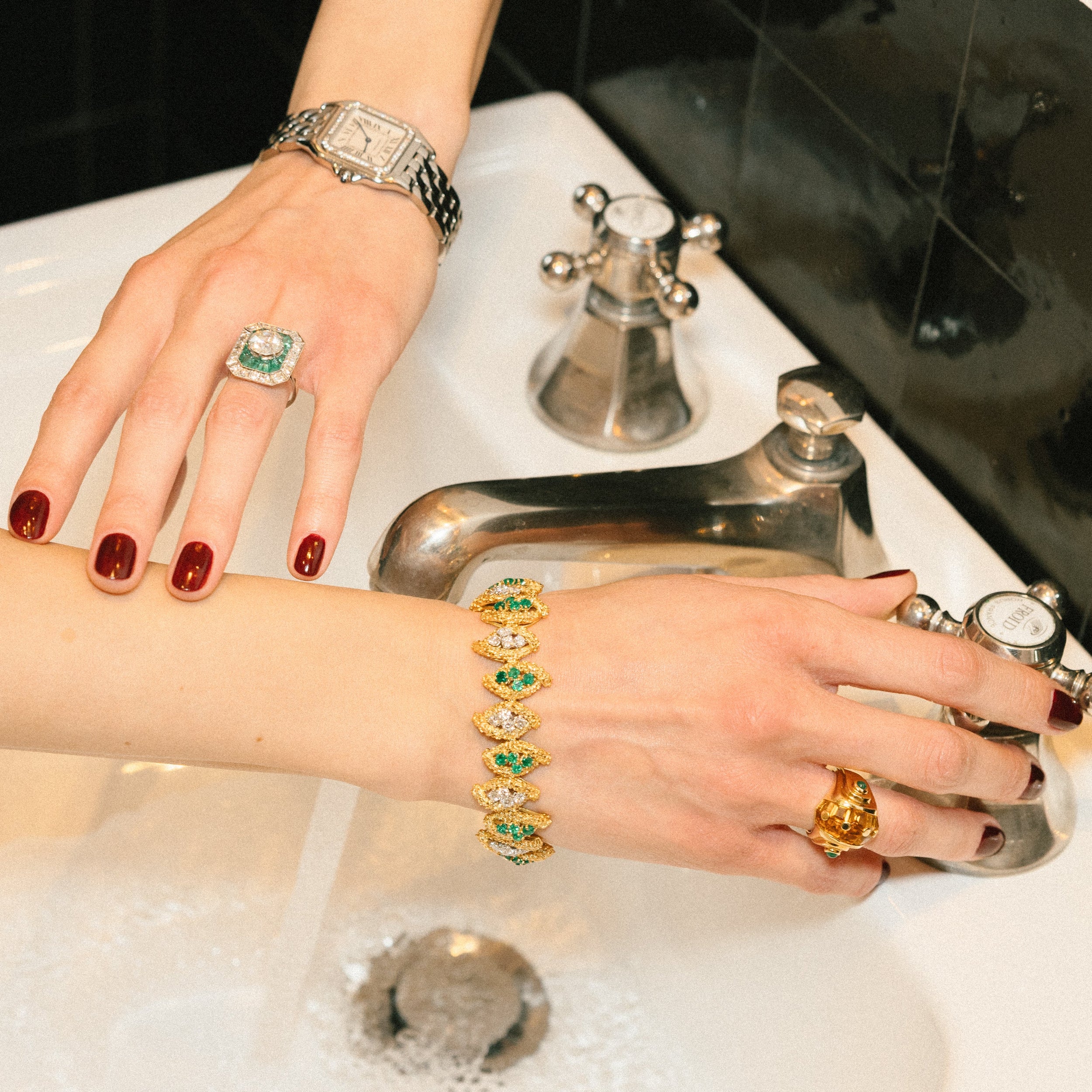 Bracelet Souple BOUCHERON en or jaune, émeraudes et diamants