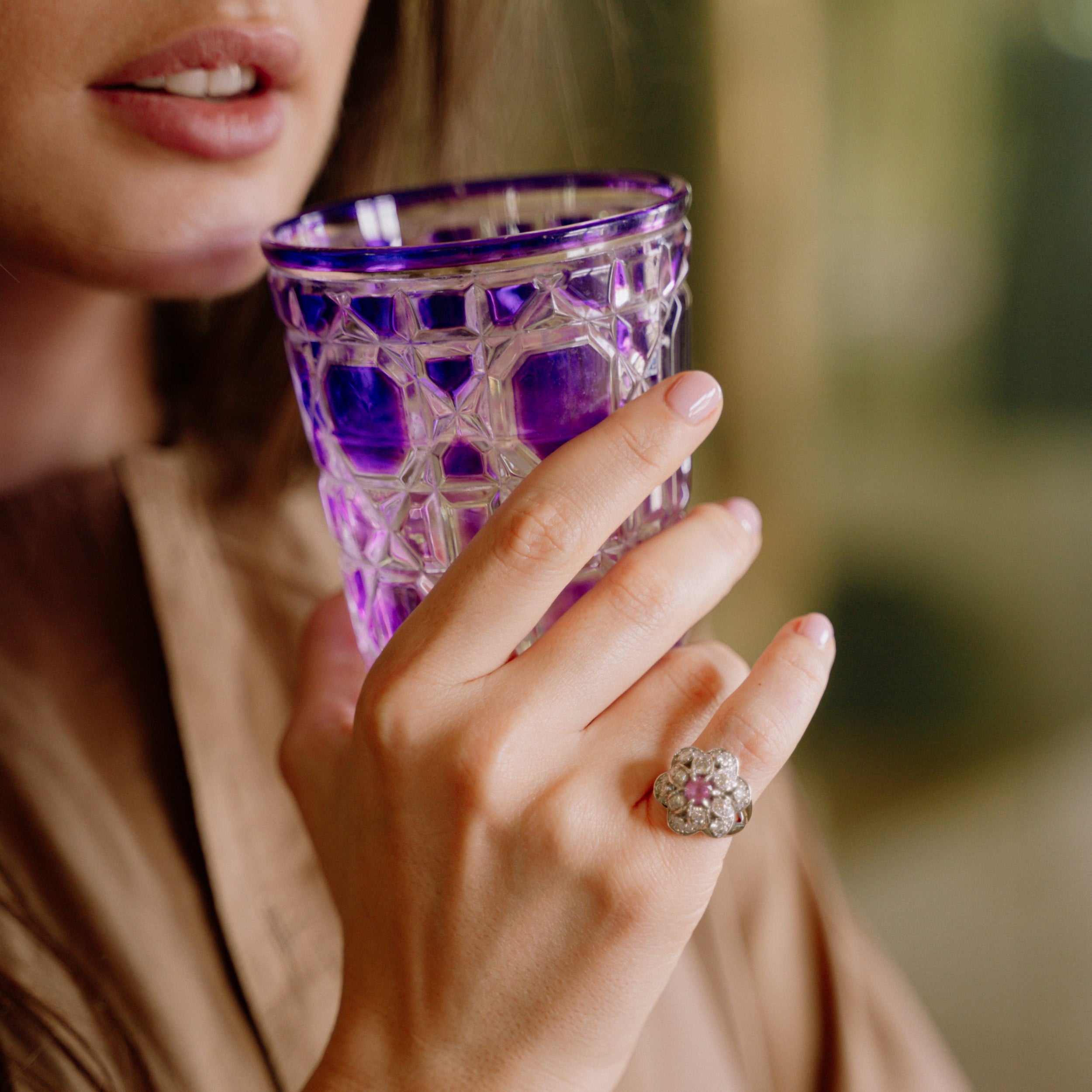 Fleur ring in white gold, pink sapphire and diamonds