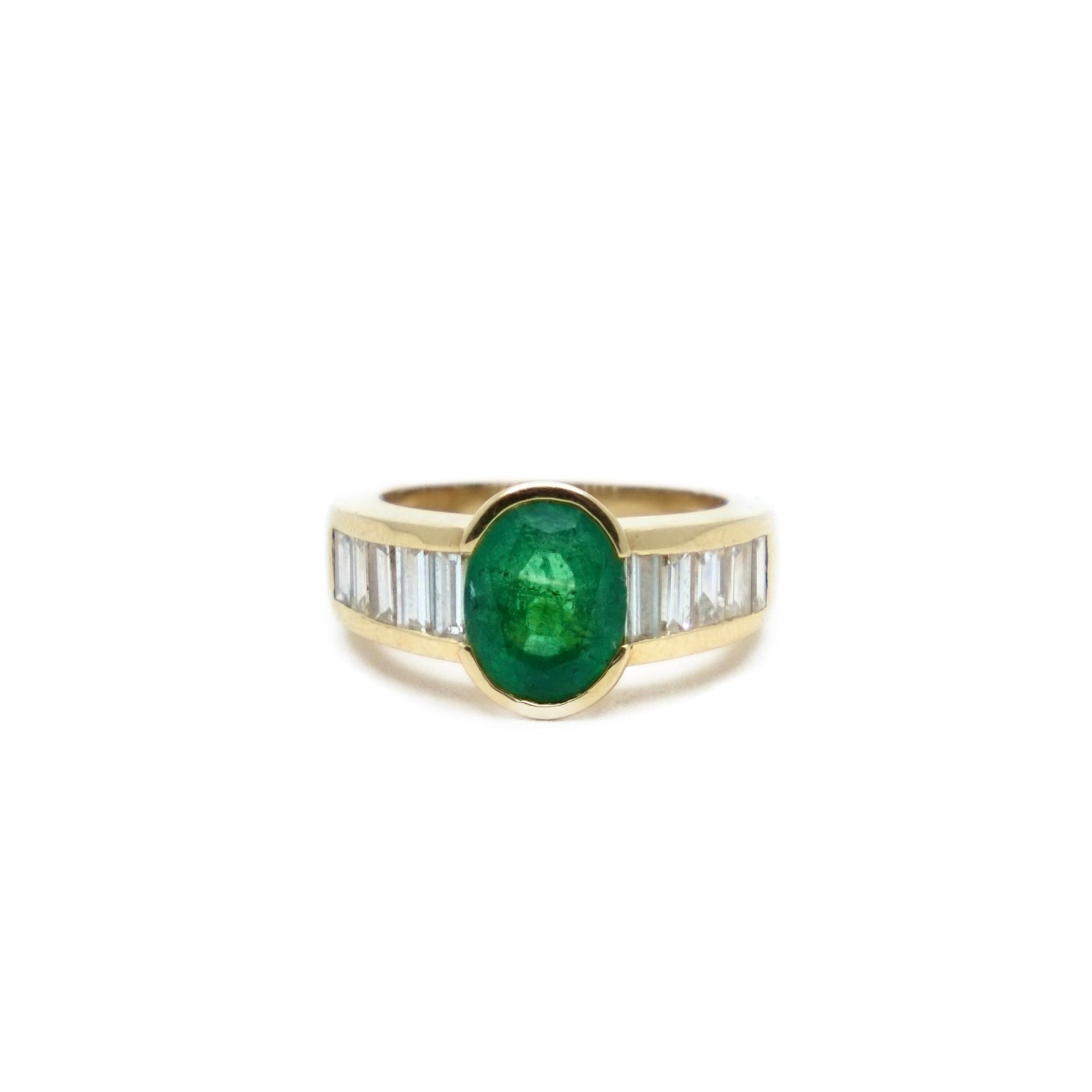 Bague émeraude serti demi-clos