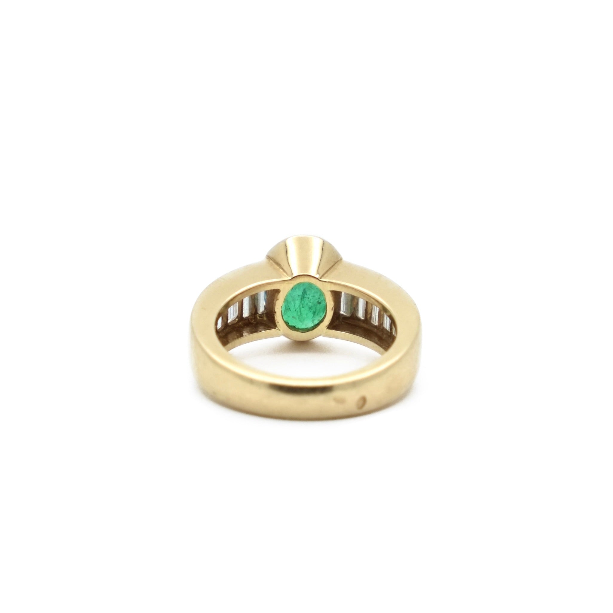 Bague émeraude serti demi-clos