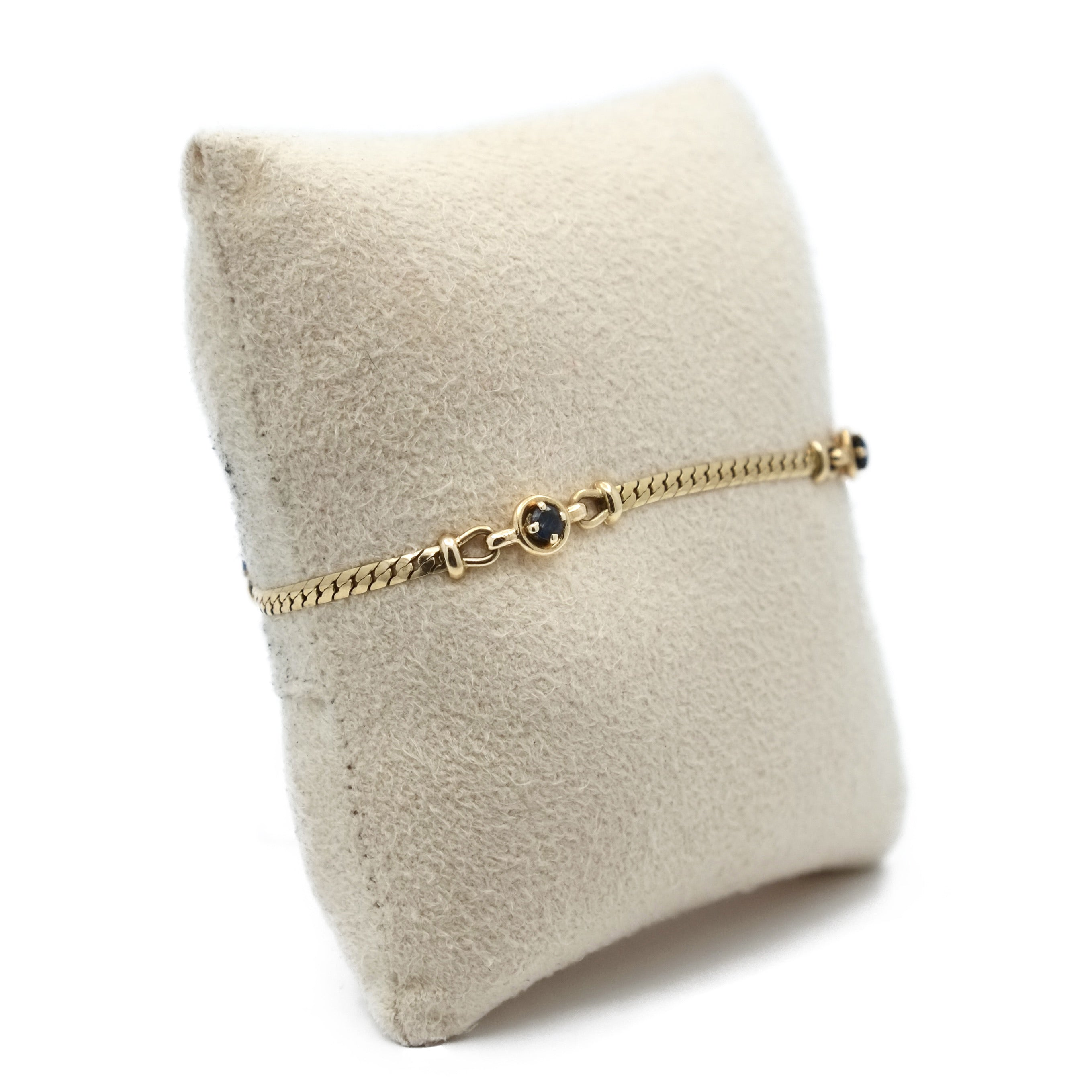 Bracelet souple et saphirs