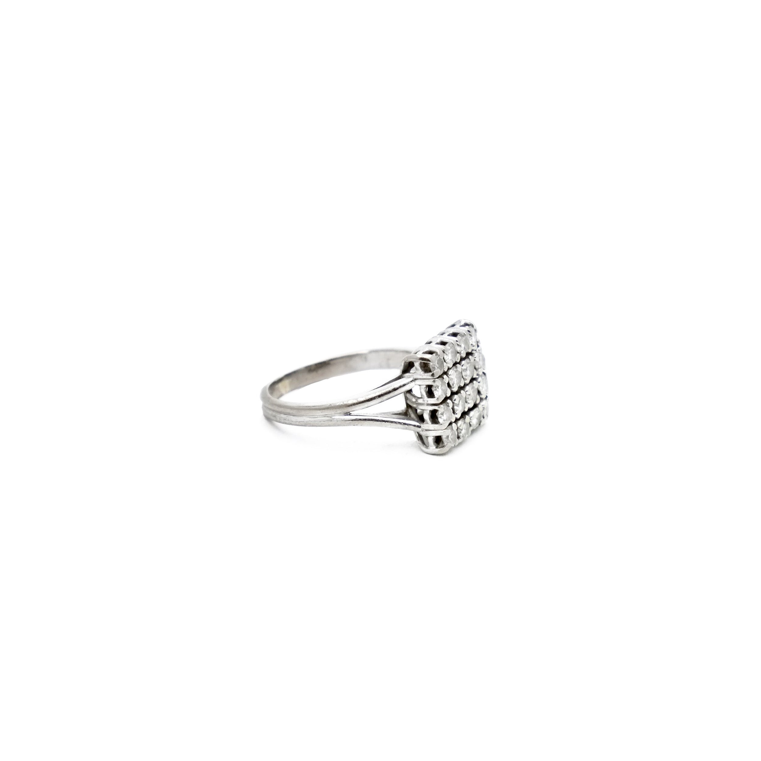 Bague pavage carré diamants