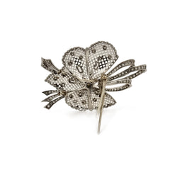 Broche fleur dentelée