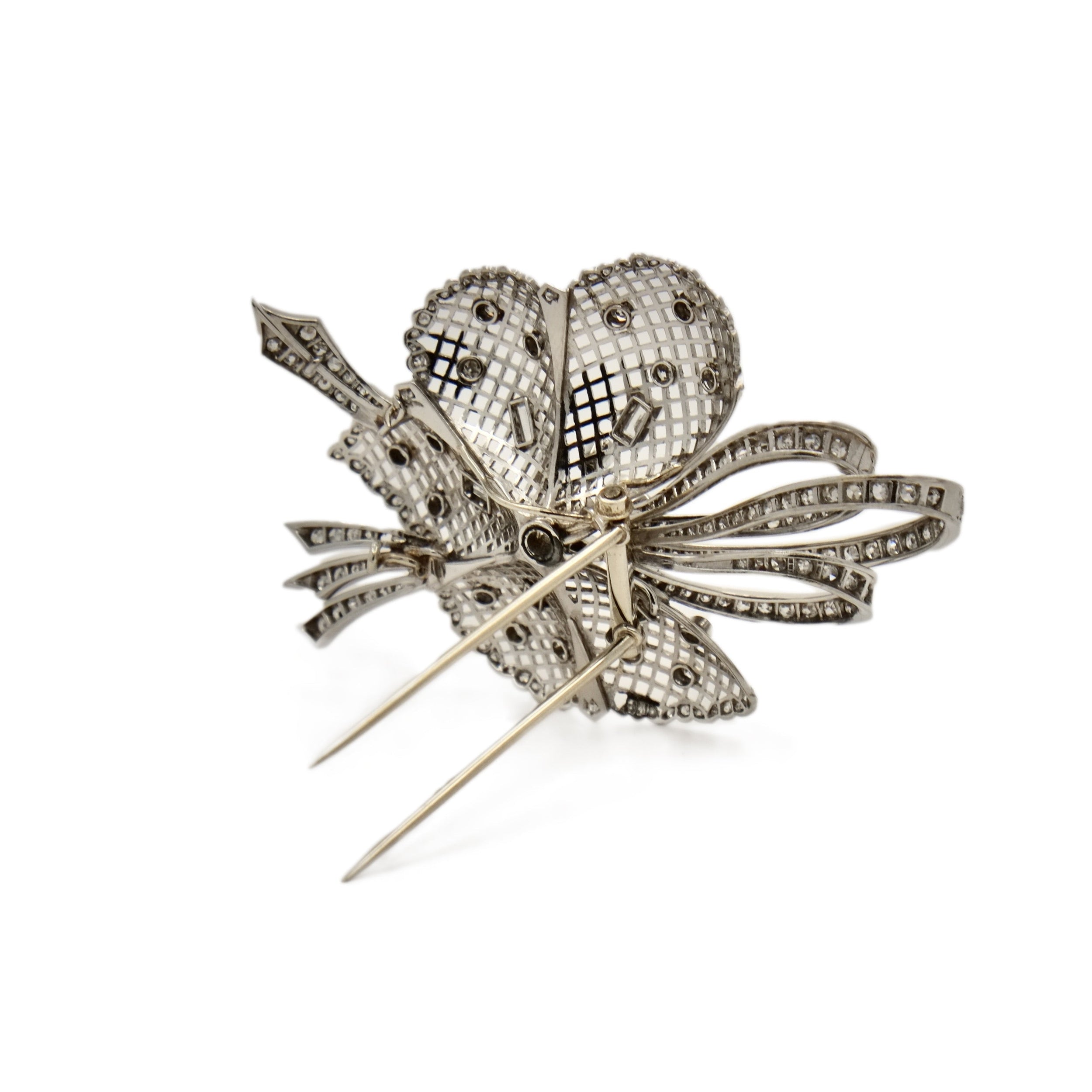 Broche fleur dentelée