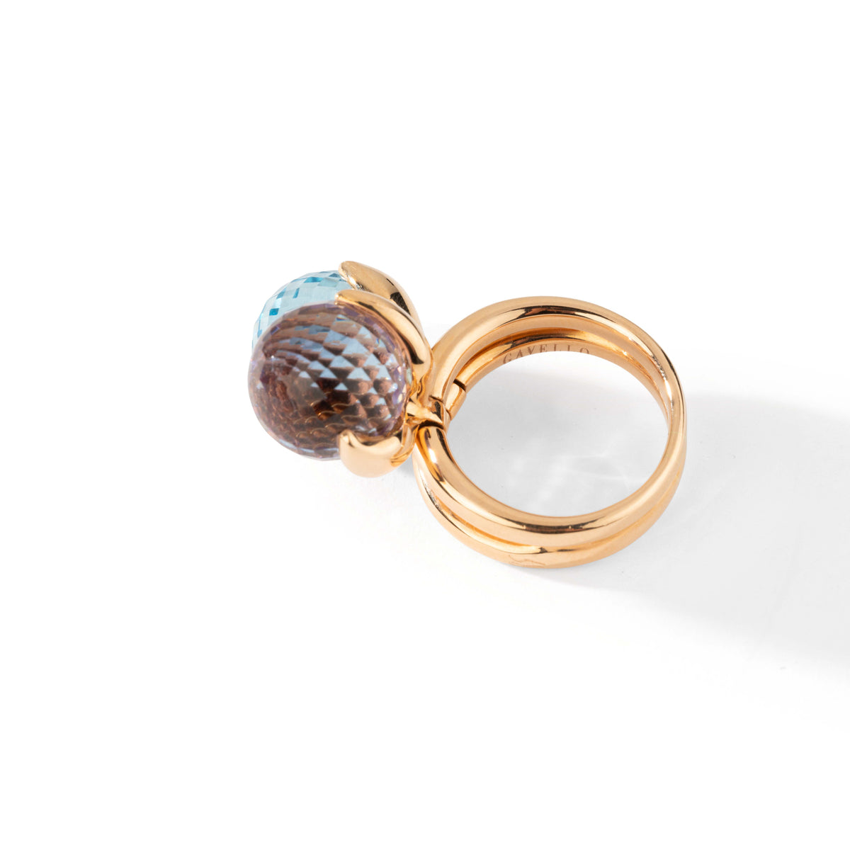 Deux bagues en or jaune, améthyste, topaze bleue et citrine