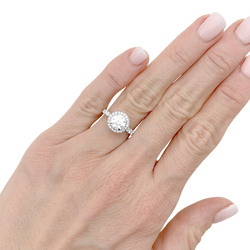 Bague Cartier "Destinée" en  platine, diamant 1.06 carat.