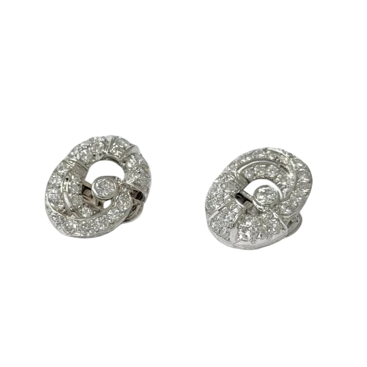 Clips d'oreilles platine et diamants